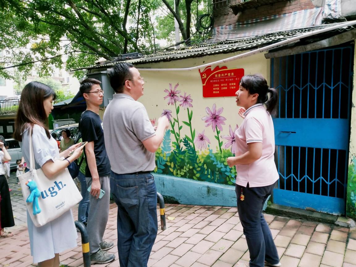 (图为工作人员带团队参观通讯员谭丹摄) M88